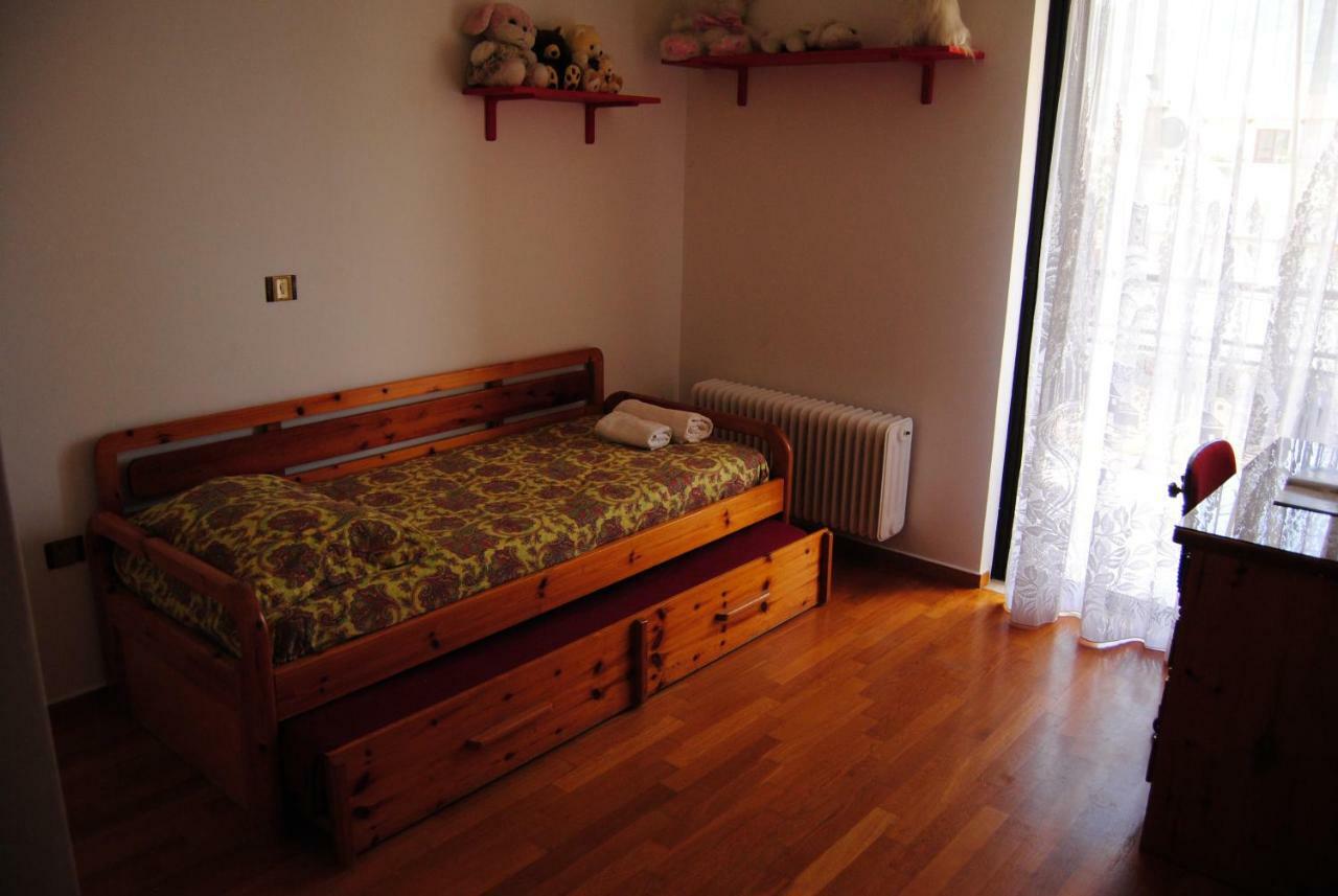 Apartment By The Beach Каламата Экстерьер фото