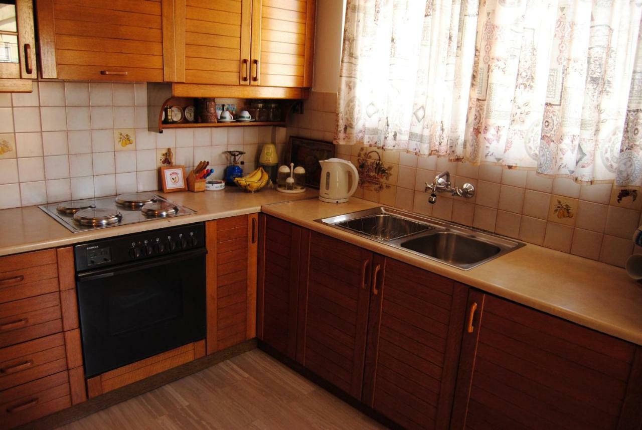 Apartment By The Beach Каламата Экстерьер фото